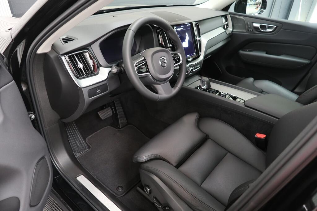 Volvo XC 60 B4 Benzine Mild-Hybrid Geartronic Plus Dark Pan, 197 pk, 1969 cc, 0 kg, Zwart