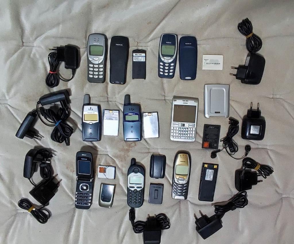 8 téléphones portables vintage (comme neufs), Enlèvement