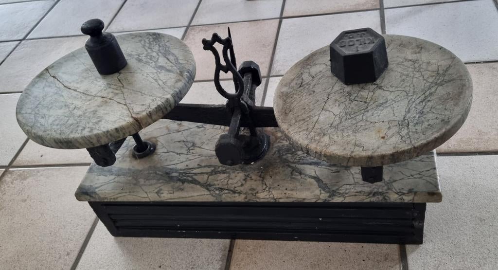 Oude weegschaal met gewichtjes., Antiek en Kunst, Ophalen