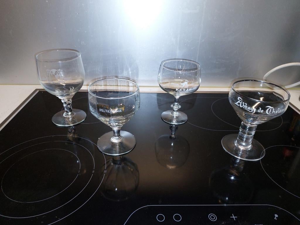 Bierglazen op voet, Verzamelen, Ophalen of Verzenden, Zo goed als nieuw, Bierglas