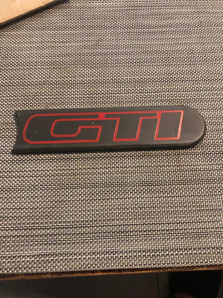 Peugeot 205 gti logo emblème insigne, Autos : Pièces & Accessoires, Enlèvement, Utilisé, Pièces Oldtimer ou Ancêtre