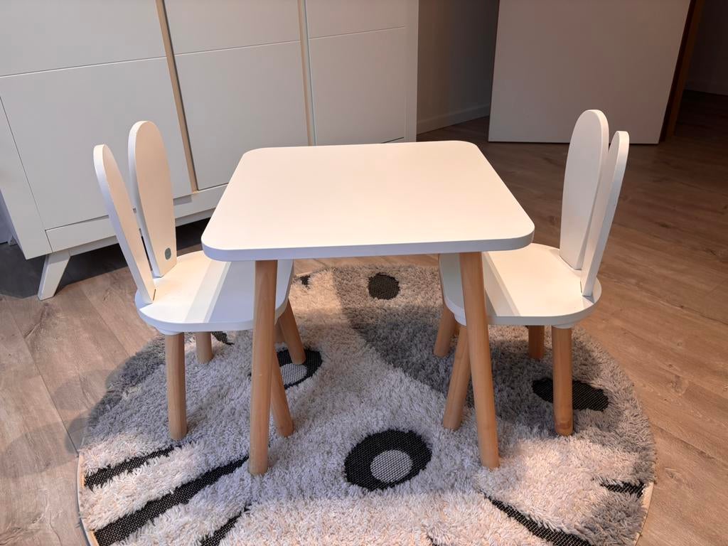 Tafeltje met 2 bijhorende peuterstoeltjes, Kinderen en Baby's, Kinderkamer | Tafels en Stoelen, Ophalen, Gebruikt