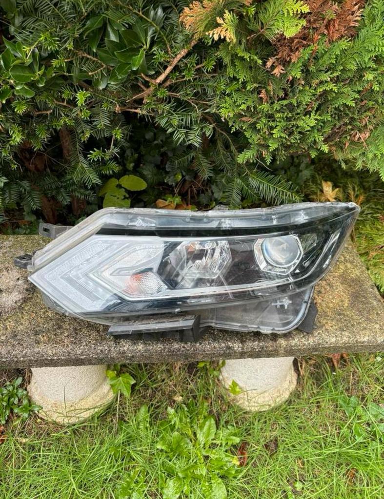 Phare gauche LED NISSAN QASHQAI Il châssis J11 ph.2 année, Enlèvement ou Envoi, Utilisé, Nissan