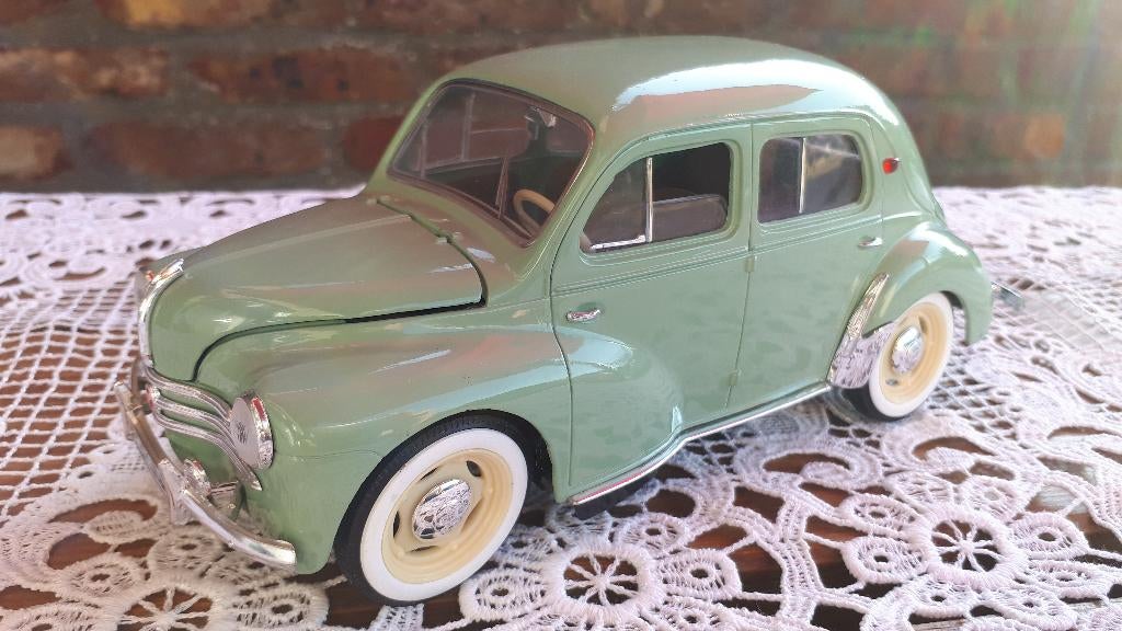 renault 4cv 1997 1/17  neuf, Hobby & Loisirs créatifs, Voitures miniatures | 1:18, Enlèvement ou Envoi, Neuf, Voiture, Solido