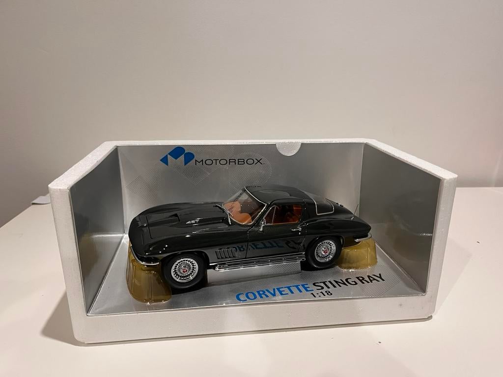 Corvette Stingray  •  MOTORBOX REVELL, Ophalen of Verzenden, Zo goed als nieuw, Auto, Revell