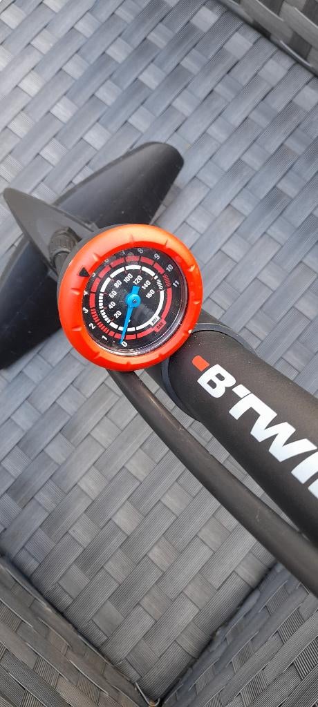 Pompe a vélo btwin neuve, Enlèvement, Neuf