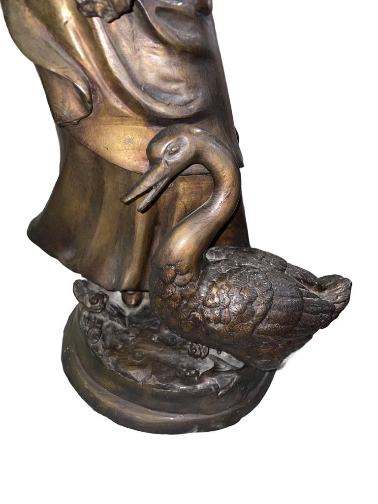 Groot brons met bruine patina - Jong meisje en zwaan - 19e, Antiek en Kunst, Ophalen of Verzenden, Brons