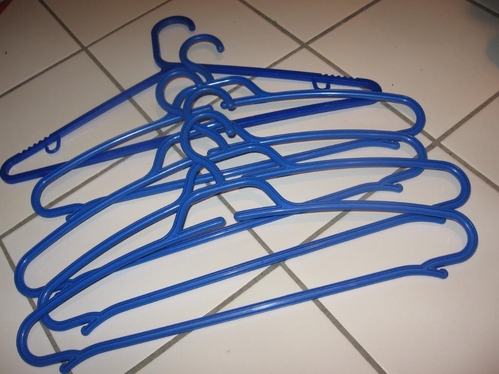 5 stevige kunststof hangers voor kinderkamers. Net zo, Ophalen of Verzenden, Zo goed als nieuw, Kunststof, Kinderen en Volwassenen