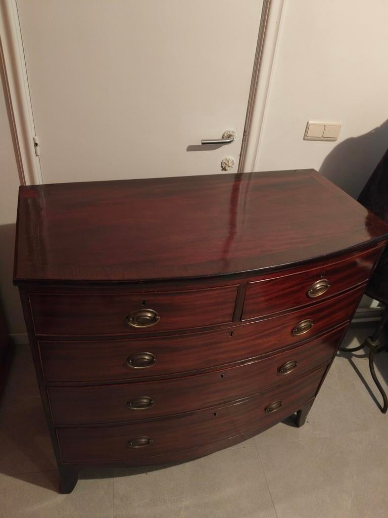 English chest of drawers, circa 1830, Ophalen