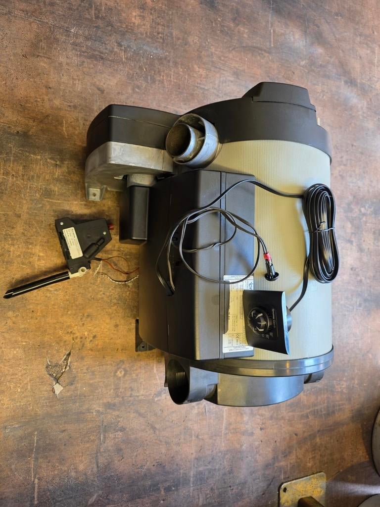 Poêle/chaudière Truma Combi 6, 12V-30MB avec commande., Enlèvement, Utilisé
