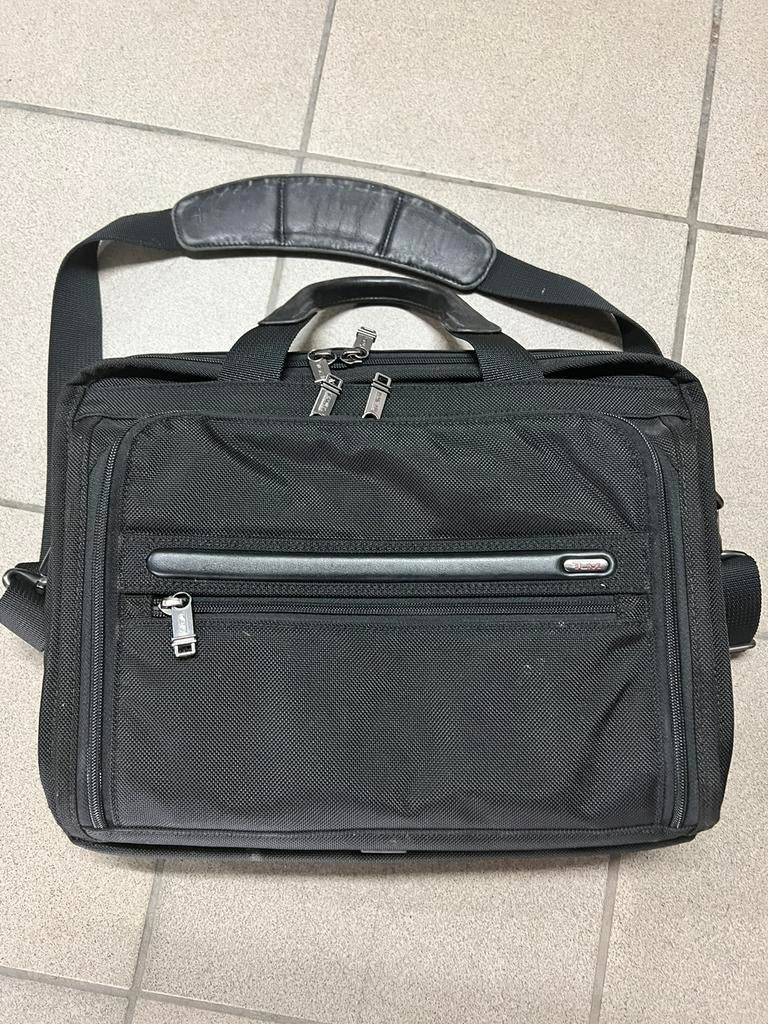Sac pour ordinateur portable Tumi, Enlèvement ou Envoi, 17 pouces ou plus, Utilisé, Sac à bandoulière