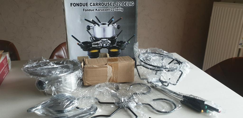 Fondue set met borden bestek enz, Ophalen of Verzenden, Nieuw
