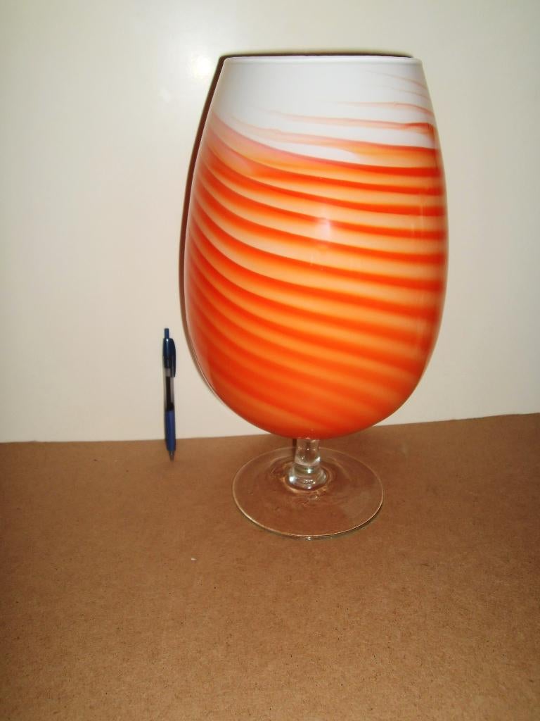 C'est rare!Très grand verre vintage,38 cm,fabriqué à la main, Antiquités & Art, Antiquités | Verre & Cristal, Enlèvement ou Envoi