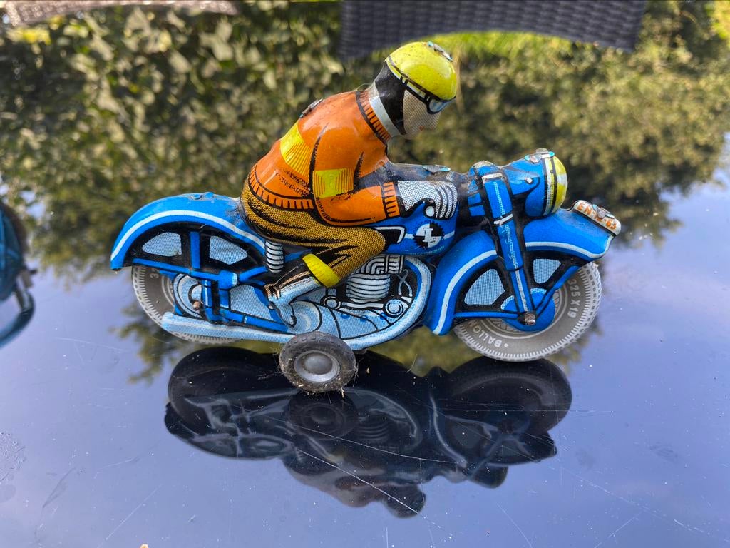Moto en tôle, Collections, Comme neuf