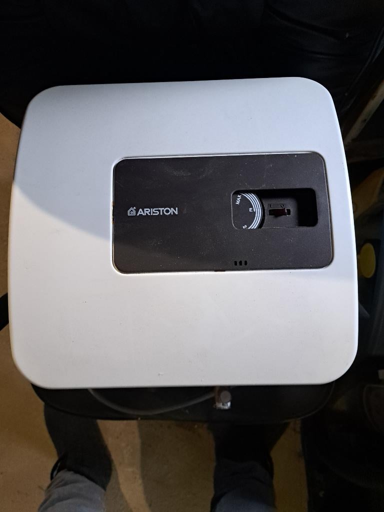 Chauffe eau 15 l Ariston P15, Bricolage & Construction, Chauffe-eau & Boilers, Chauffe-eau, Enlèvement, Utilisé, 3 à 5 ans