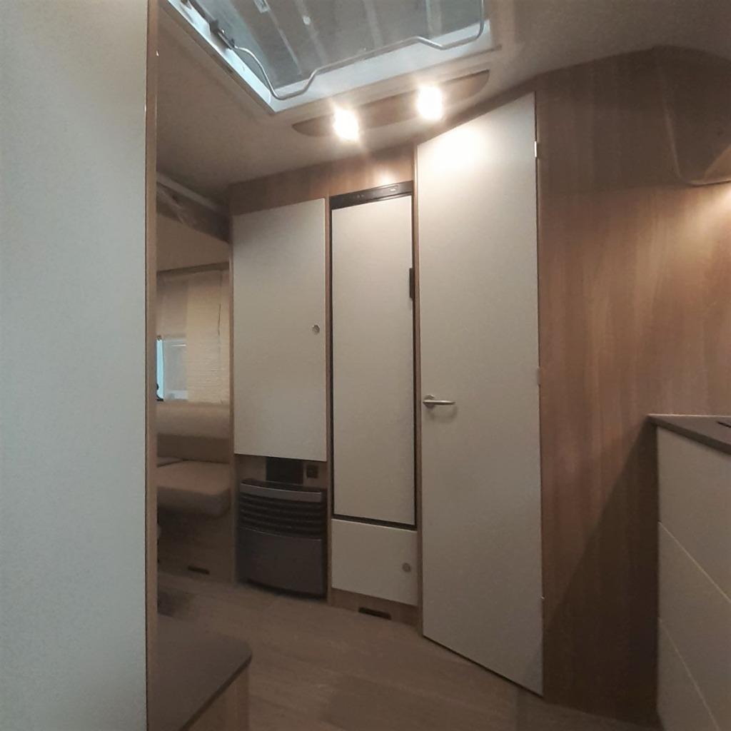 BURSTNER 410 TS EINDE VAN DE SERIE, Caravans en Kamperen, Bedrijf, Tot en met 3, Voortentlamp, Bürstner