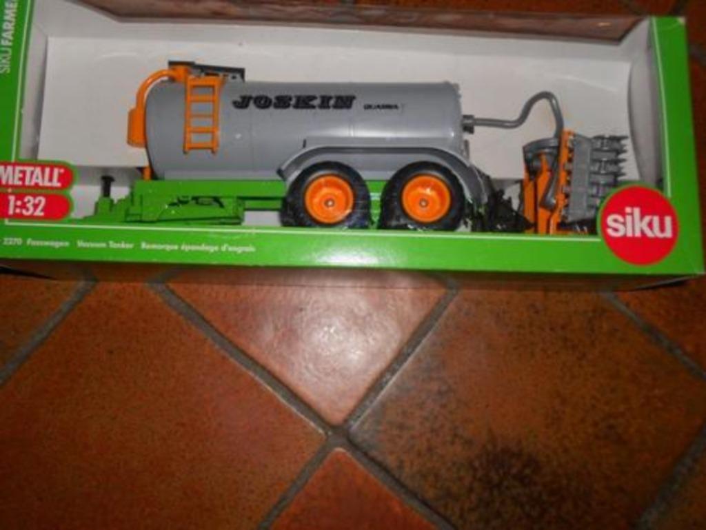 SIKU jouet 1/32 épandeur d'engrais décor JOSKIN (non ouvert), Enlèvement ou Envoi, Neuf