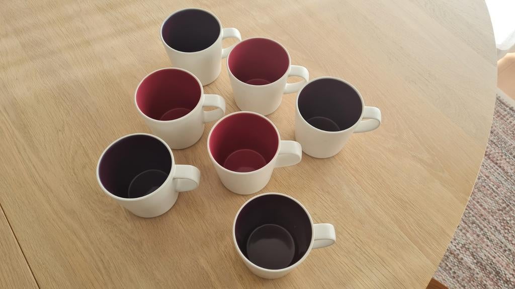 Mugs beiges (intérieur rose et violet), Uni, Poterie, Enlèvement, Utilisé