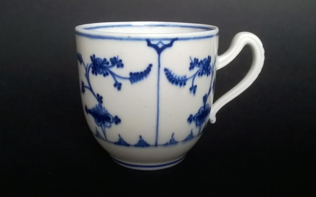 Tasse en porcelaine de Tournai, Antiquités & Art, Antiquités | Porcelaine, Enlèvement ou Envoi