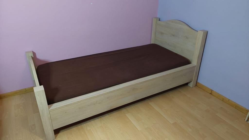 Lit et bureau en bois massif, Enlèvement, Comme neuf, Matelas