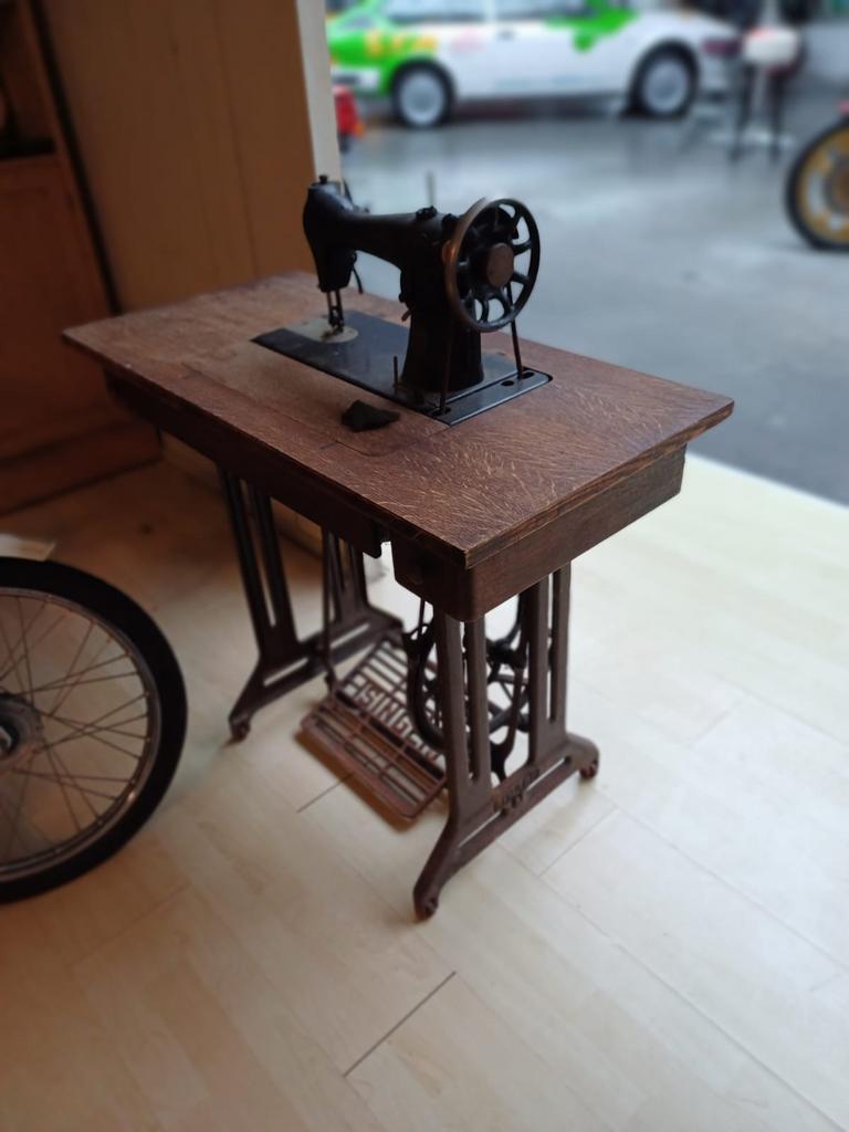 Machine à coudre Singer ancienne, Antiquités & Art, Antiquités | Machines à coudre, Enlèvement