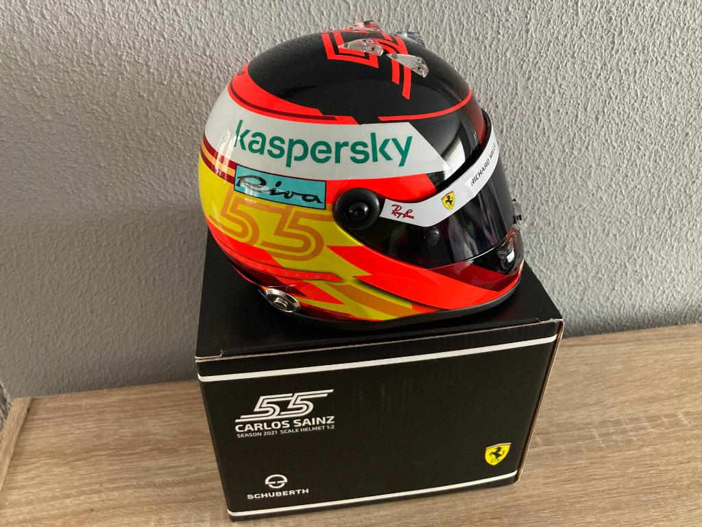 Carlos Sainz 1:2 helm 2021 Schuberth Ferrari Formule 1, Collections, Marques automobiles, Motos & Formules 1, Neuf, ForTwo, Enlèvement ou Envoi