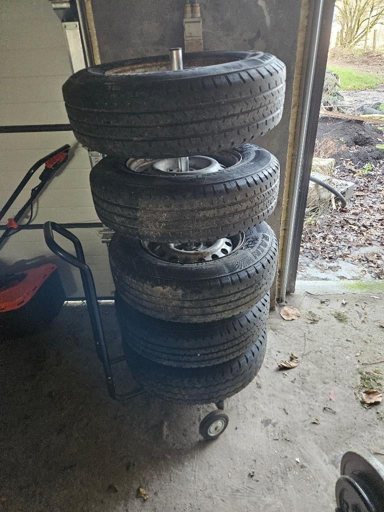 Wielen aanhangwagen, Ophalen, Gebruikt