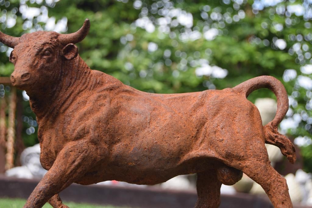 GEPATINEERDE GIETIJZEREN STIER, Tuin en Terras, Tuinbeelden, Ophalen of Verzenden, Gebruikt, Overige materialen, Dierenbeeld
