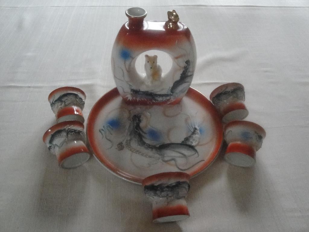 SAKE SERVICE + 5 verres + assiette, Enlèvement, Comme neuf, Service complet