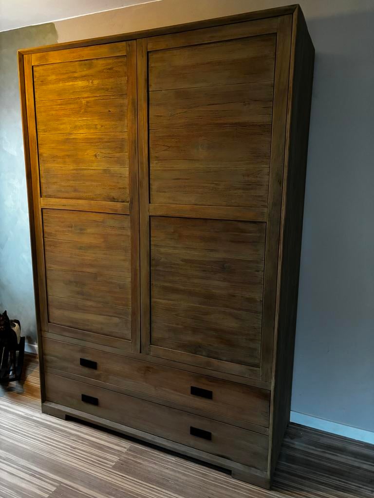 stijlvolle en kwalitatieve kleerkast in vergrijsde teak, Huis en Inrichting, Kasten | Kleerkasten, Ophalen, Zo goed als nieuw