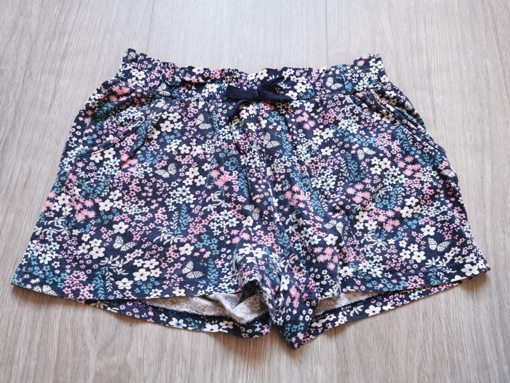 Bloemetjes short H&M - maat 110, Kinderen en Baby's, Kinderkleding | Maat 110, Broek, Gebruikt, Meisje, H&M