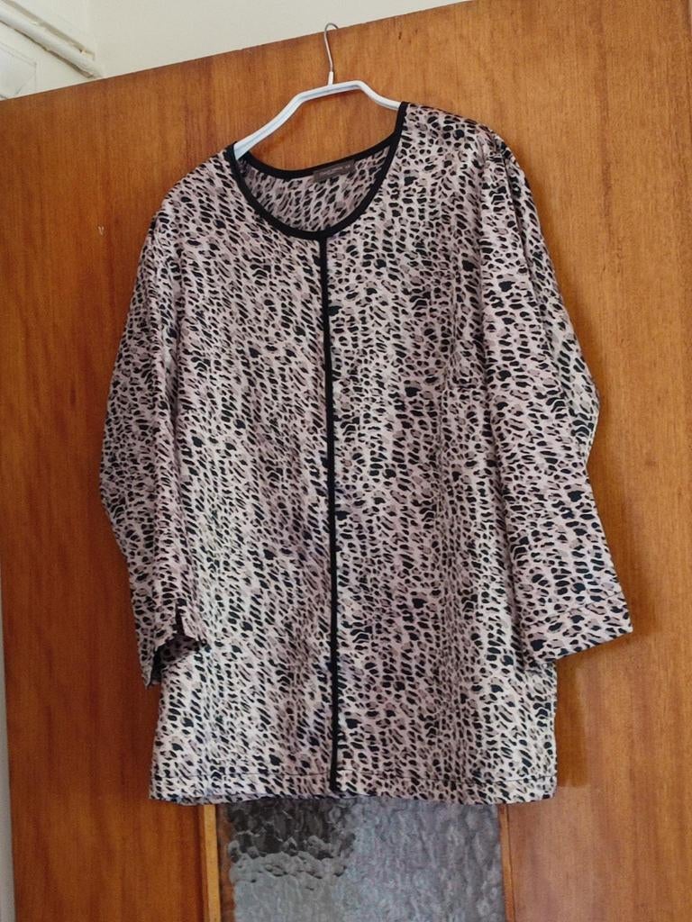 Jolie blouse taille 48, Claude Arielle, Enlèvement ou Envoi, Comme neuf, Chemisier ou Tunique