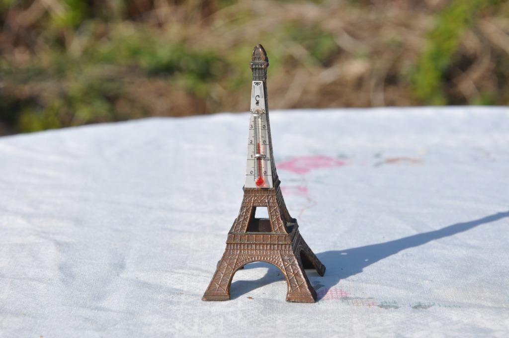 tour eiffel metallique avec thermomètre, Enlèvement ou Envoi