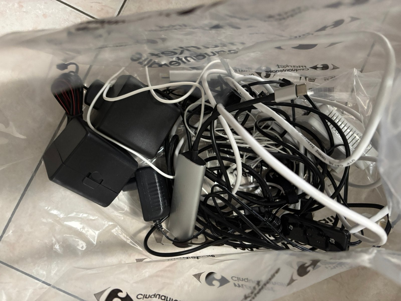 Lot van allerlei kabels, reisstekers, usb ports, Ophalen of Verzenden, Zo goed als nieuw, Minder dan 2 meter