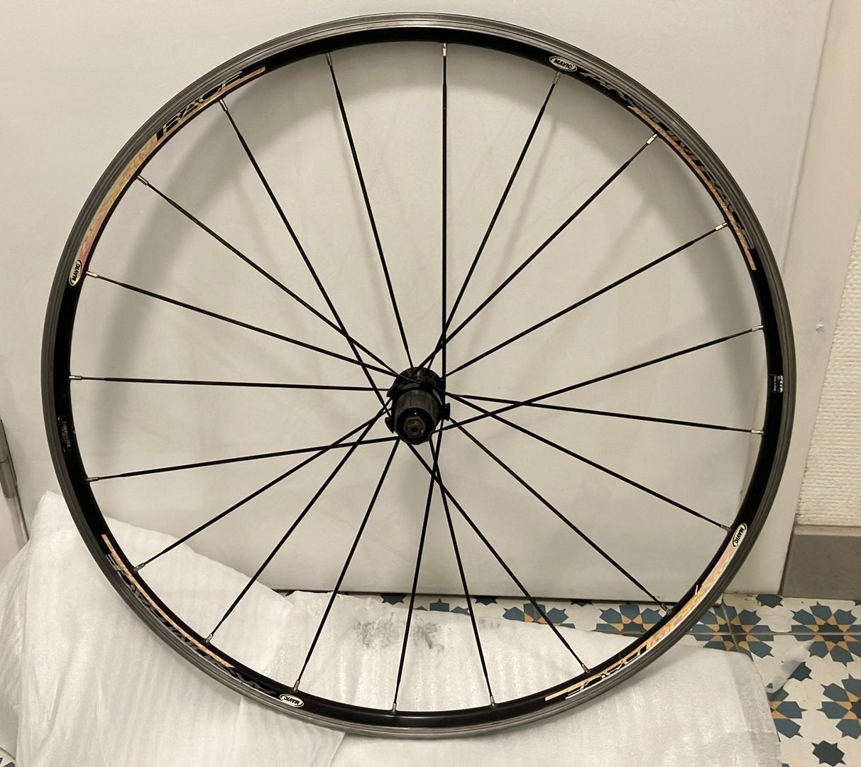 Paire de roues Mavic Aksium Race (freins sur jante), Vélos & Vélomoteurs, Utilisé, Aluminium, Roue, Gravelbike