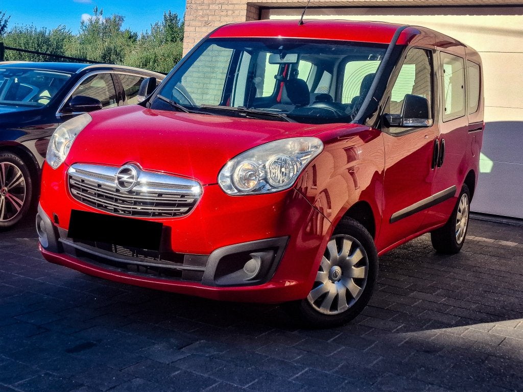 Opel Combo Tour 5plaatsen Benzine 1.4 95pk Airco, 4 cilinders, 70 kW, Rood, Combo Tour
