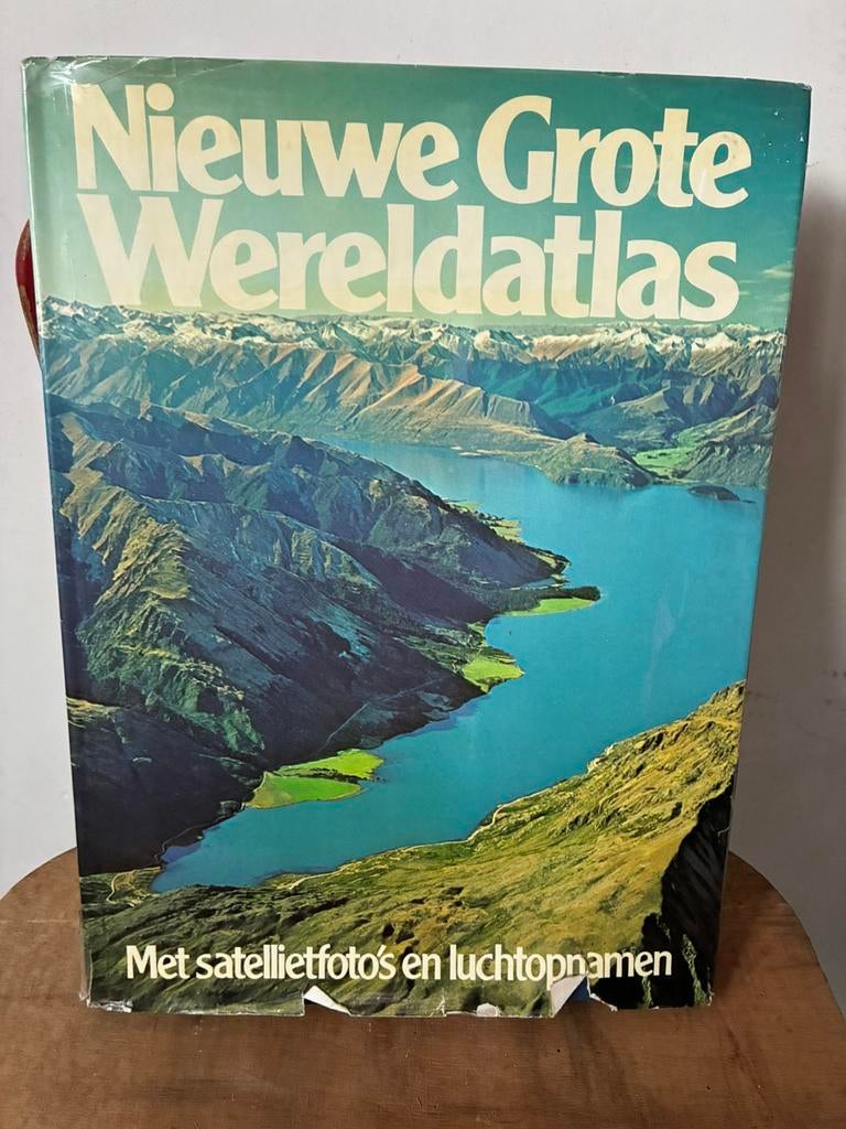 Atlas boek, Boeken, Ophalen of Verzenden, Gelezen