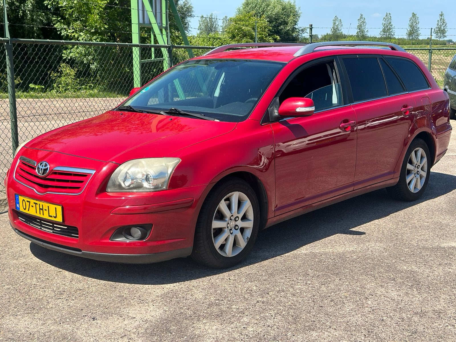 Toyota Avensis 2.0 benzine, Autos, Rouge, Achat, Avensis, Boîte manuelle