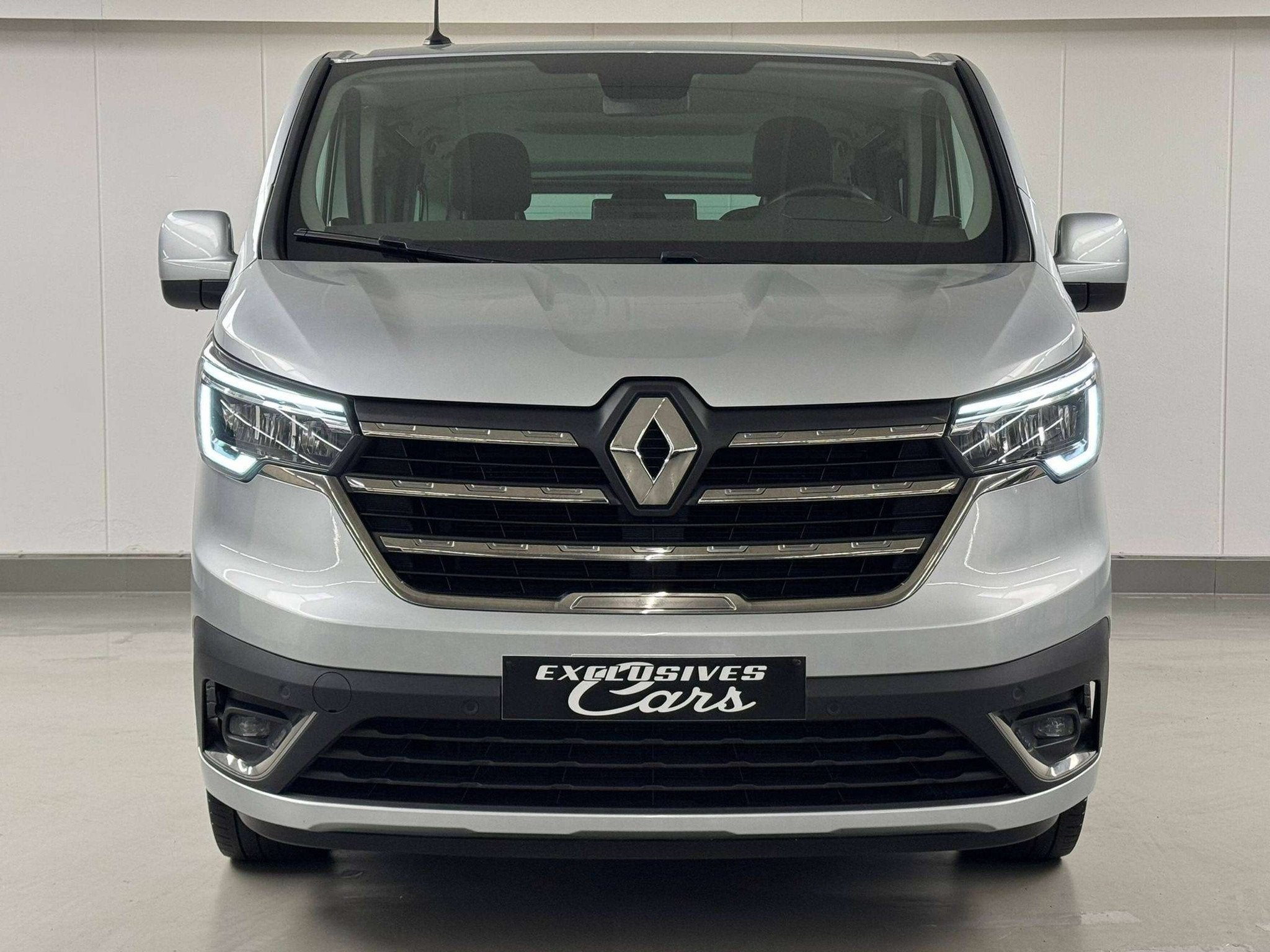 Renault Trafic 2.0 DCI 150CV LONG CHASSIS 8 PLACES CAMERA GP, Automaat, Stof, Gebruikt, 4 cilinders