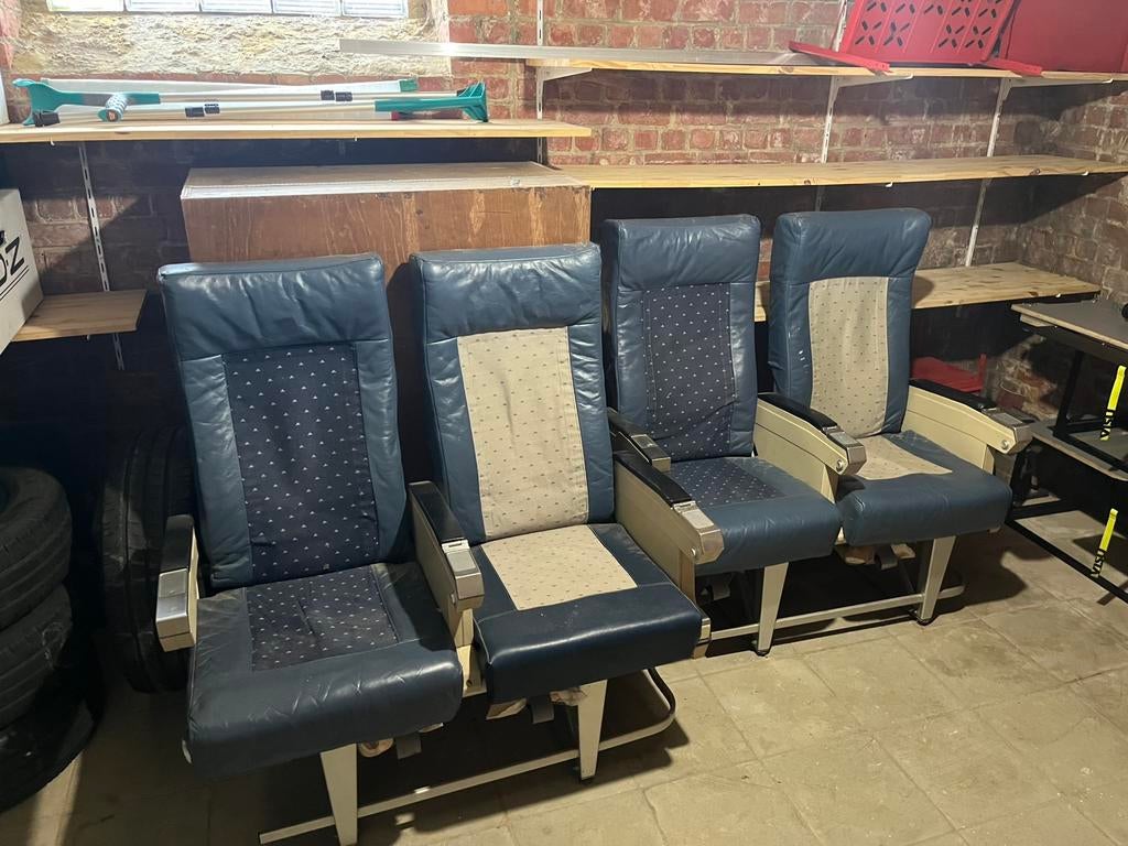 2 sets vliegtuig stoelen, Ophalen, Zo goed als nieuw