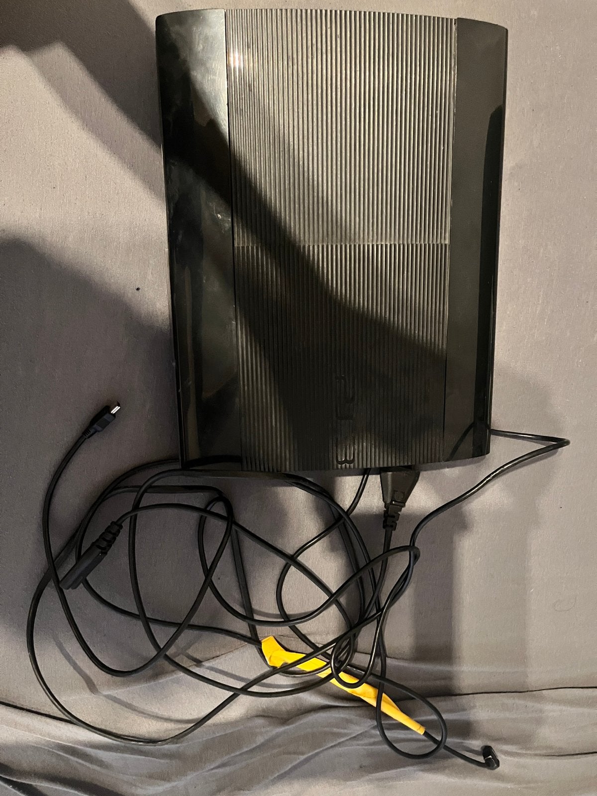 PlayStation 3 (PS3) met games en 2 controllers, Games en Spelcomputers, Spelcomputers | Sony PlayStation 3, Super Slim, Met 2 controllers