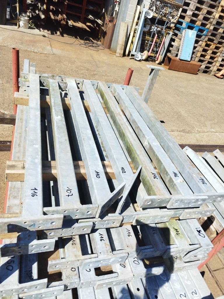 Gegalvaniseerde metalen kokers 60x60x3 mm + voet, Ophalen, Gebruikt, Koker 60x60x3 mm, Geen idee