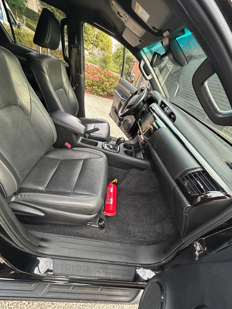 Toyota Hilux, Auto's, Automaat, Dealer onderhouden, 4 cilinders, Zwart