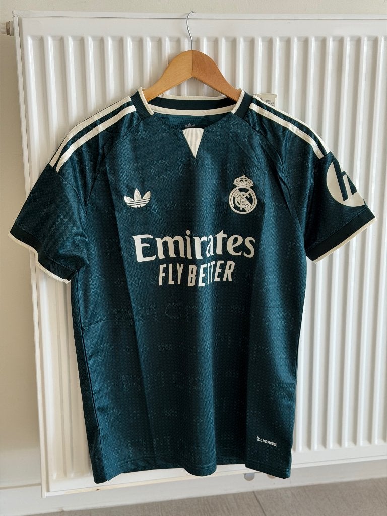 Maillot Real Madrid Third 2026 Adidas - Taille M, Vêtements | Hommes, Vêtements de sport, Enlèvement ou Envoi, Taille 48/50 (M)