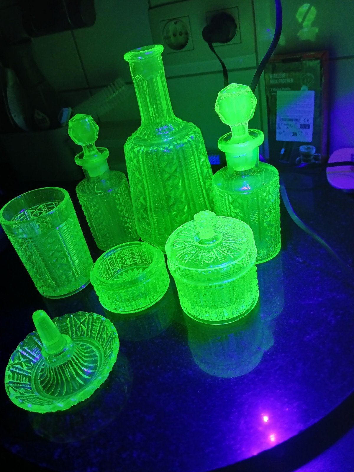 Nieuwe foto's erbij Uranium glas set kleur groen, Antiquités & Art, Antiquités | Verre & Cristal, Enlèvement ou Envoi