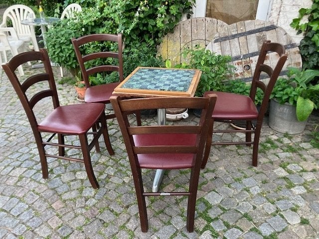 CAFETAFEL MET 4 STOELEN HILMA MOORSLEDE, Ophalen