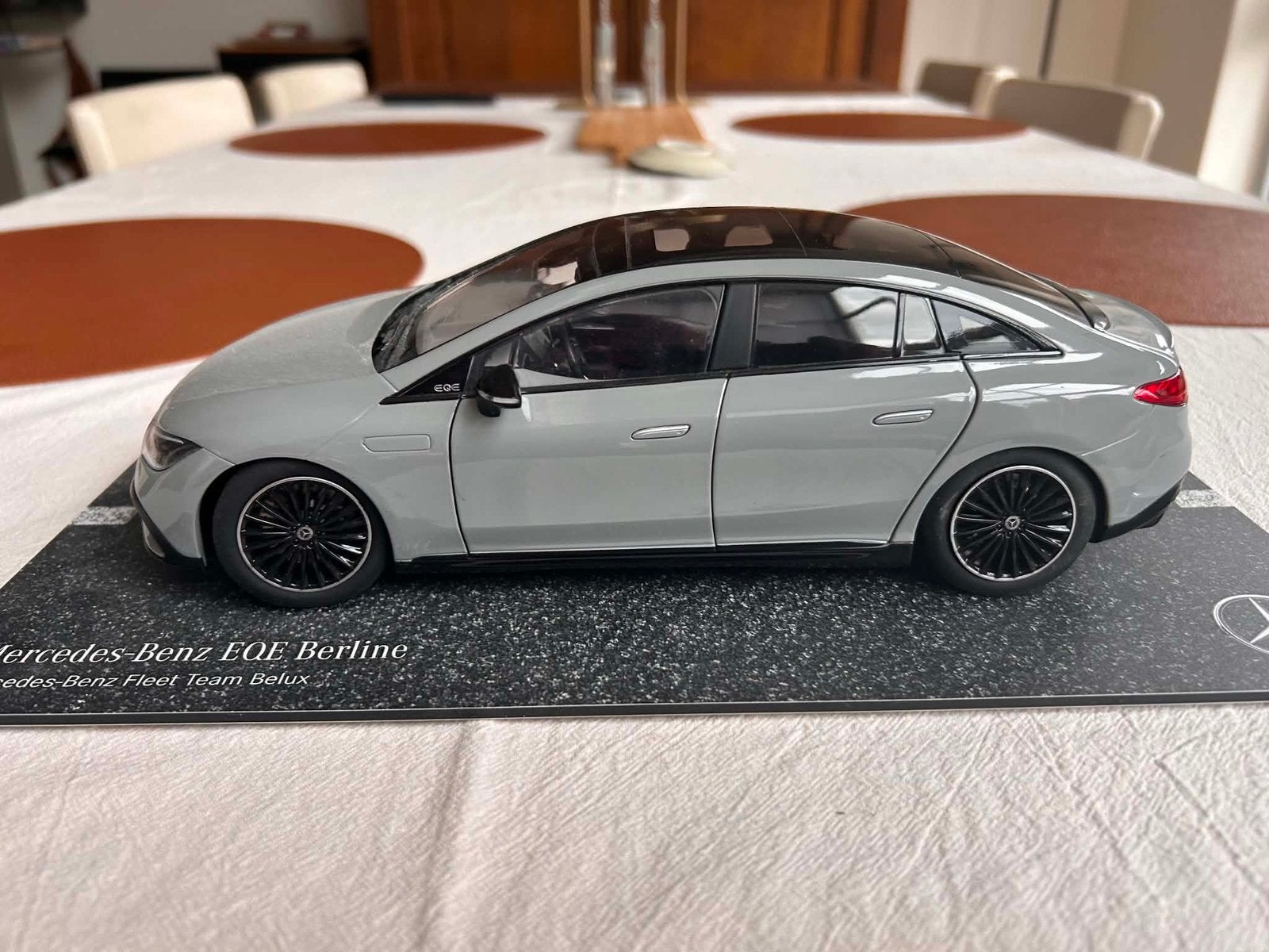 MODÈLE RÉDUIT Mercedes-Benz EQE Berline - nouveau, Enlèvement, Comme neuf
