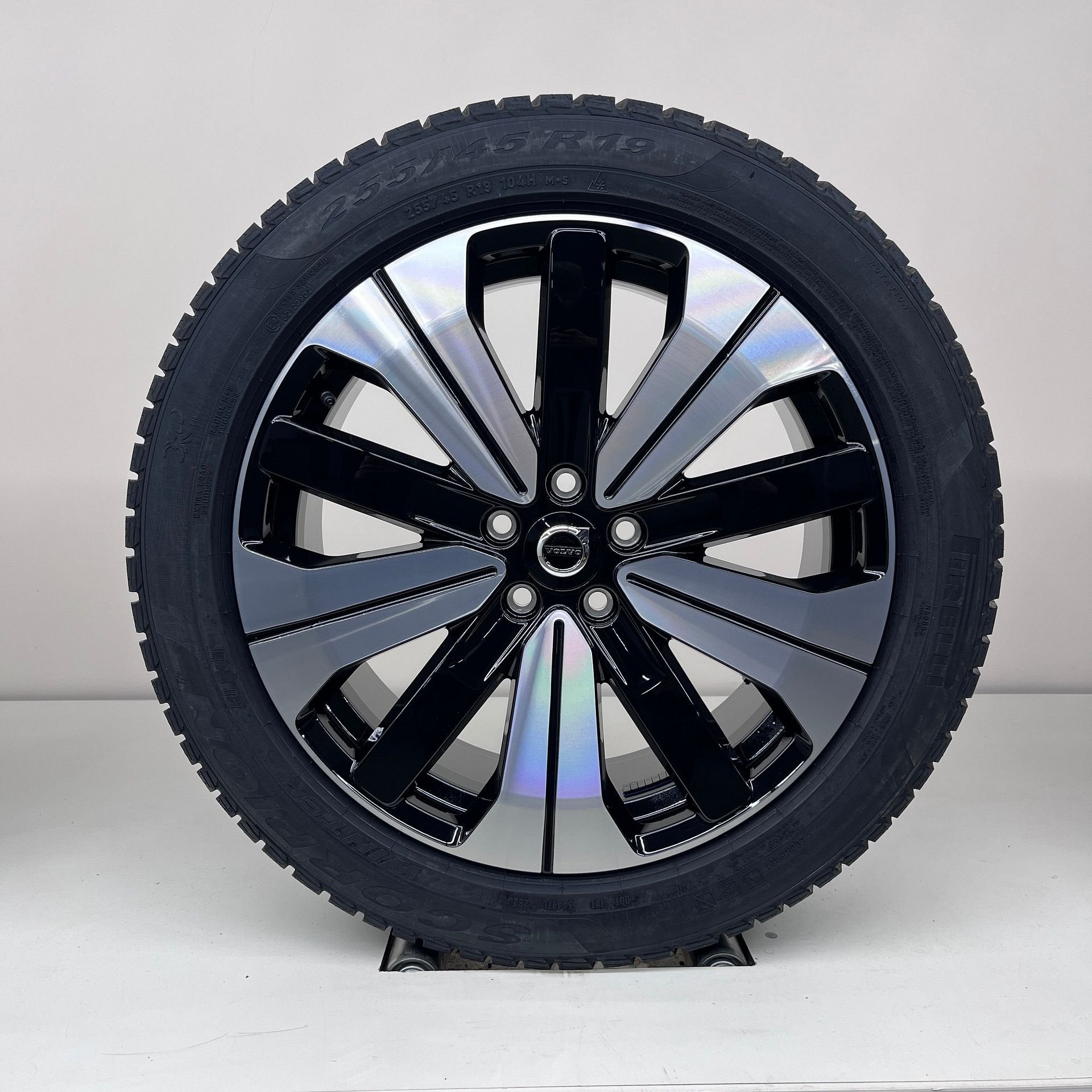 Volvo EX40 / EC40 - 19 inch - winterbanden NIEUW, Auto-onderdelen, 19 inch, Banden en Velgen, Nieuw, 235 mm