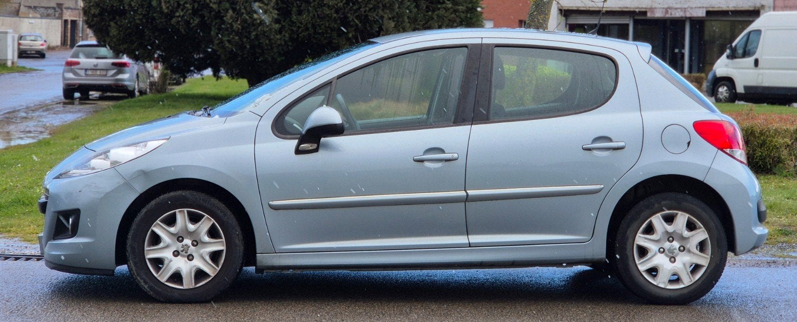Peugeot 207 14ess 2011.  145000km clima ctok 2999€, Auto's, Euro 5, Particulier, Centrale vergrendeling, 70 kW