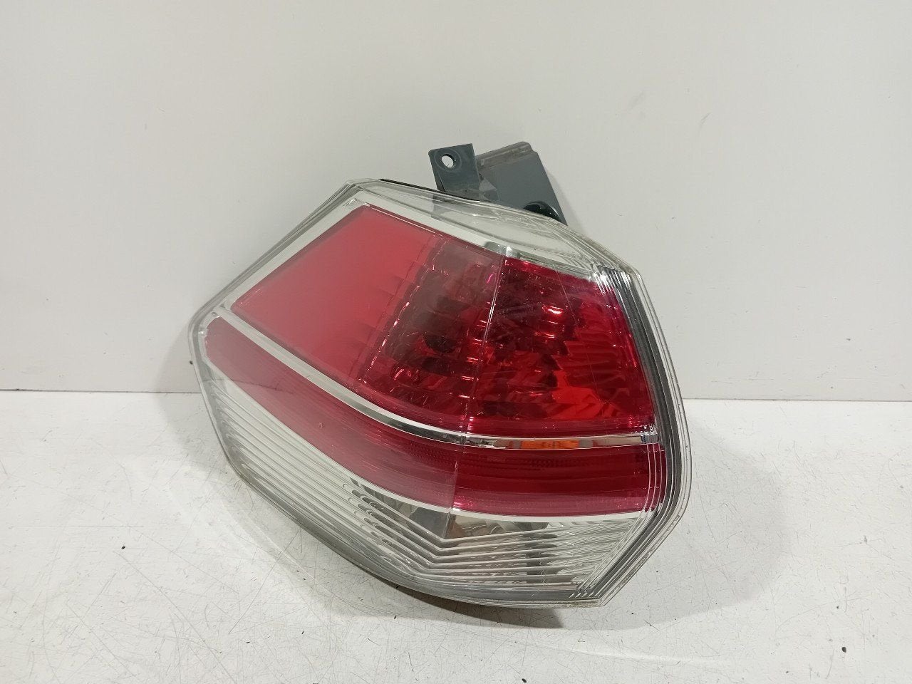 Achterlicht links buiten Nissan X-Trail, Onderdelen@venauto.nl, Van der Ven Autorecycling B.V., Ettenseweg 76, 4706 PB Roosendaal, The Netherlands